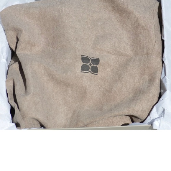 NWB BCBG  Ankle Bootie Calf US9.5M EU39.5 ORIG$375 - Picture 2 of 10